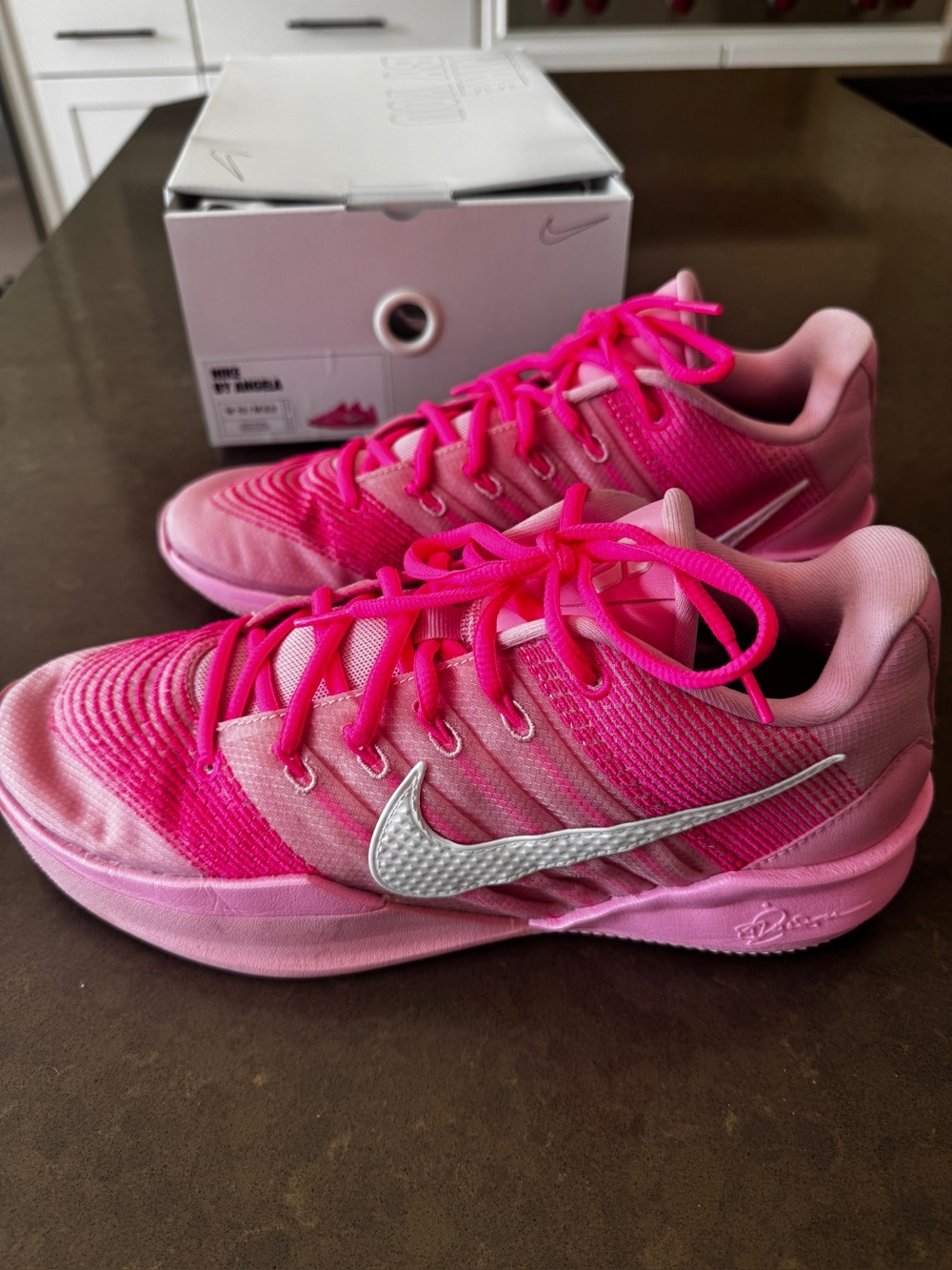 Nike Sabrina 2 basketball shoes. Size women’s 10. Only worn a couple of times.